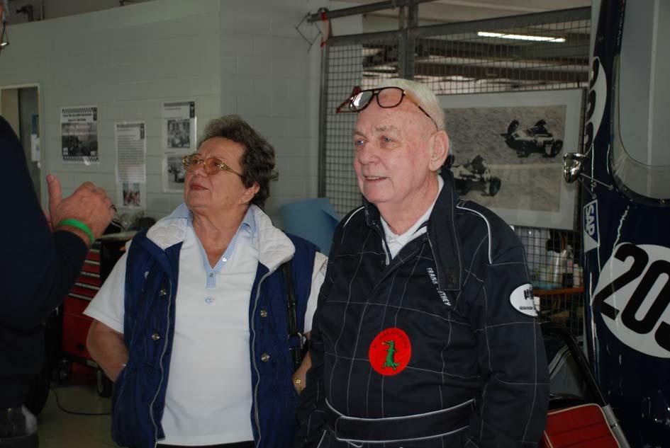 Hannerl und Kurt Master Bergmann, Kaimann-Meister-Macher aus Wien Bergmann, gerade mal 80 Jahre jung, ist mit seiner Frau Hannerl ein treuer und begeisterter Gast bei der Historischen Formel Vau, die