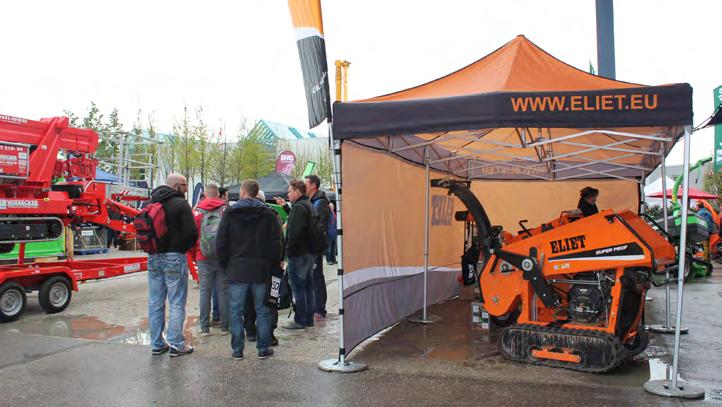 REPORTAGEN UND BERICHTE Auf ihrem Stand auf der Außenfläche der Messe präsentierte das belgische Unternehmen Eliet Europe NV seine orangefarbenen Maschinen für den Einsatz in den Bereichen