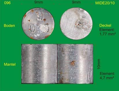 Bei allen abgebildeten Proben sind über die Stahlzylinderoberfläche verteilt kleine Bereiche mit