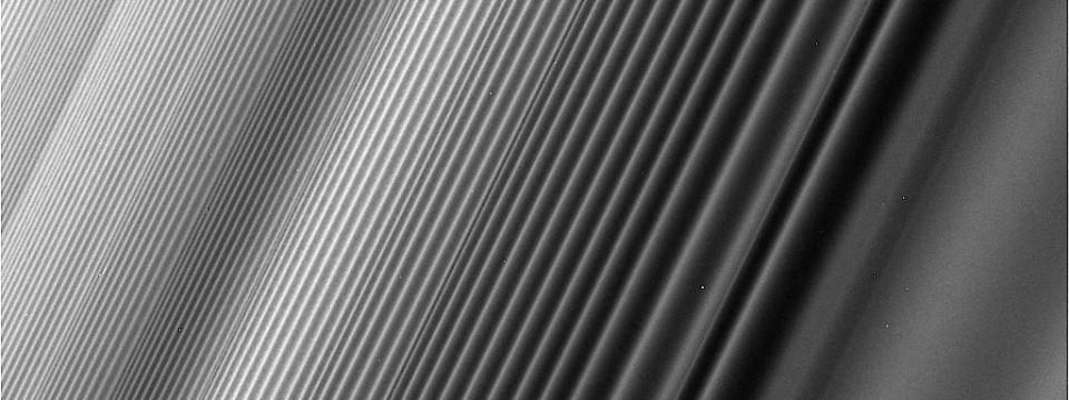 Dichtewellenstruktur im B-Ring Blick durch die Ringe am 4.06.2017 aus 76.000 km auf diese außergewöhnliche Struktur im B-Ring Saturns.