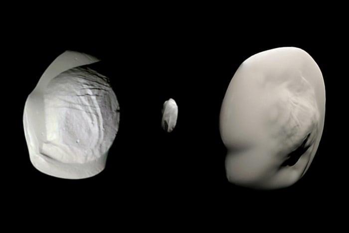 Monde mit Bauchbinden Pan, Atlas, Daphnis umkreisen Saturn innerhalb des Ringsystems genau in der Ringebene.