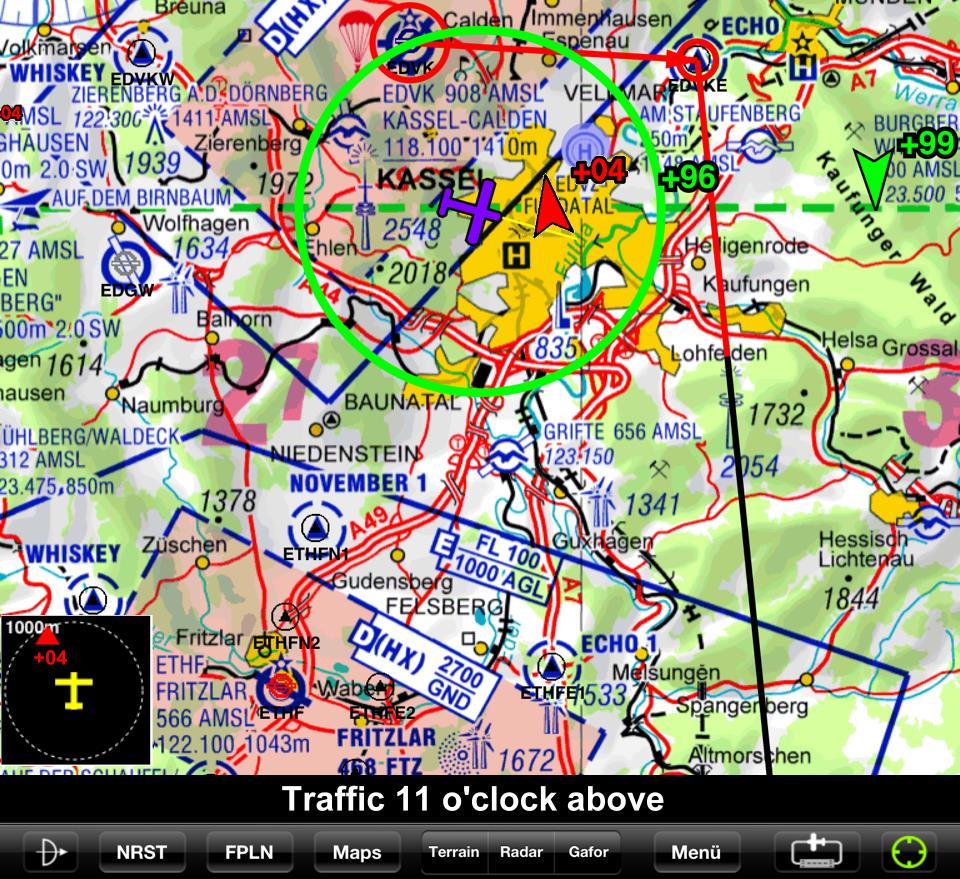 Darstellung der Verkehrsinformationen auf der Karte: Nur Transponder: Entfernung und Höhendifferenz (9600ft höher) bekannt.