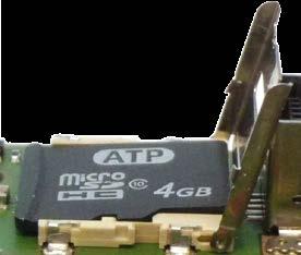 MicroSD-Karte einlegen und verriegeln: Die MicroSD-Karte in die Halterung einlegen und die Metallabdeckung zuklappen.