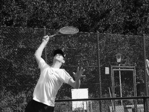 Tennis Die Punktspiel-Saison ist vorüber. Leider sind die sportlichen Ergebnisse nicht so rosig und wir mussten nach langen Jahren wieder einmal Abstiege verkraften.