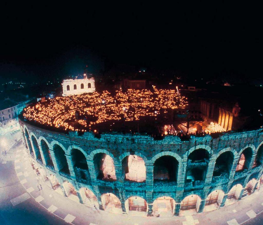 EIN EINMALIGES ERLEBNIS! Opernfestspiele in Verona Inmitten der Altstadt Veronas erhebt sich das römische Amphitheater, das drittgrösste erhaltene seiner Art. Zur Zeit der flavischen Imperatoren (1.