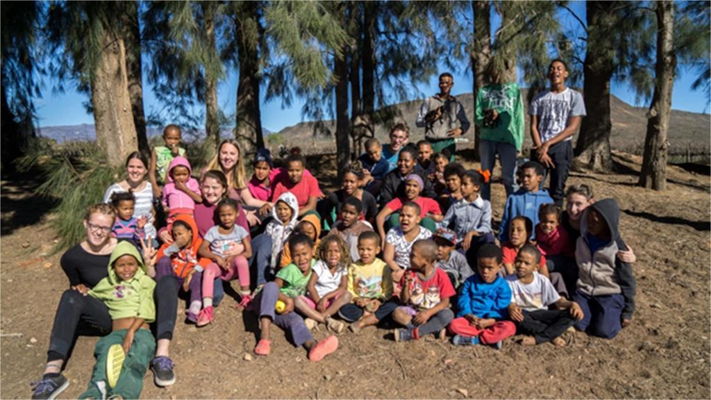 10 Bericht Südafrika Freiwilligenarbeit in Südafrika ein Bericht von Dorothea Kunzi Für ein Jahr in ein fremdes Land gehen, die Kultur kennen zu lernen und den eigenen Horizont erweitern, war schon