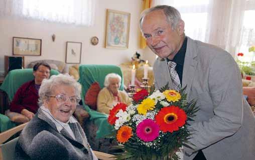 Jahrgang 2013 Erscheinungstag: 8. November 2013 Nummer 11 Wir gratulieren Frau Ilse Beck zu ihrem 107. Geburtstag Frau Ilse Beck, die älteste Einwohnerin unseres Kreises, feierte am 5.