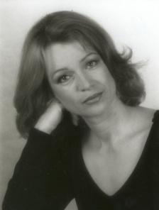 Seit der Spielzeit 1999/2000 gehört sie zum Ensemble des Tiroler Landestheaters und war u. a.