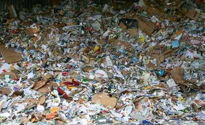 Klebebänder und Plastiktüten Offenes Bücherregal am Standort der EKM Abfuhr: Aller 4 Wochen am Grundstück. Behältergrößen: 240 und 1.100 Liter Was passiert mit unserem Altpapier?