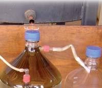 Das Ergebnis dieser zweiten Destillation sollte aber getrennt aufbewahrt werden, denn es besitzt nicht mehr die hohe Qualität