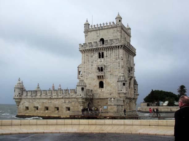 Am zur Überwachung der Hafeneinfahrt am Tejo erbauten Torre de Belém, dem berühmtesten Wahrzeichen Lissabons, hielt unser Bus.