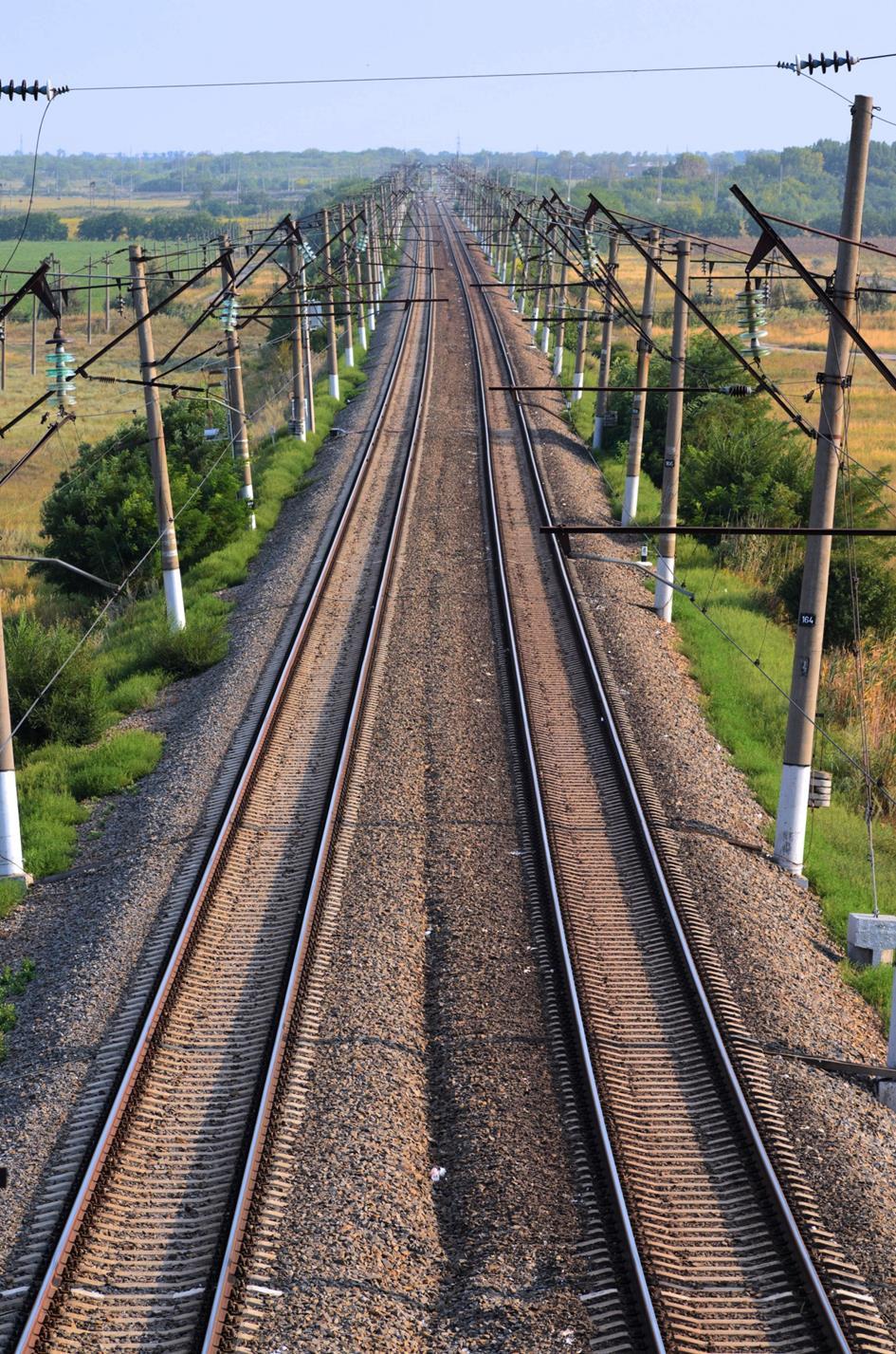 BUNDESNETZAGENTUR 5 EISENBAHNMARKT IN ZAHLEN Umsatzentwicklung Eisenbahnverkehrsunternehmen 14/15 2015 Gesamt 19,2 Mrd. Euro SGV 5,2 Mrd. Euro SPFV 3,9 Mrd. Euro SPNV 10,1 Mrd.