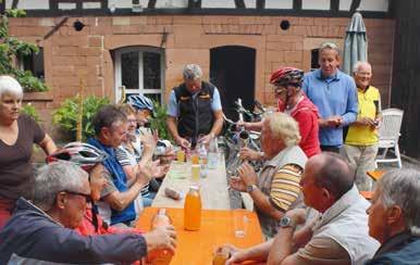 Radfahren und Schlemmen Kulinarische E-Bike-Tour Thementour Saft, Most und Stöffche Kelter-Tour Thementour 26 27 Spezialitäten machen eine Region unverwechselbar.