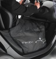 Dank des pfiffigen Sitzkonzepts des Twizy können es sich Fahrer und Beifahrer