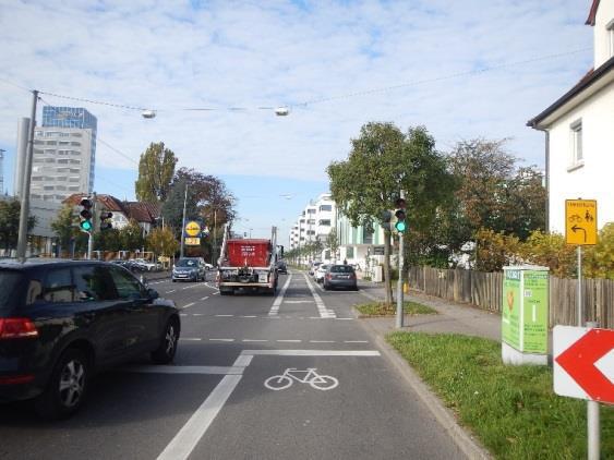 4-19: Vorher-Nachher-Beispiele in Stuttgart Oben: Neubau straßenbegleitender Radweg im Zuge der Neckarstraße (Route4) Unten: Verlängerung
