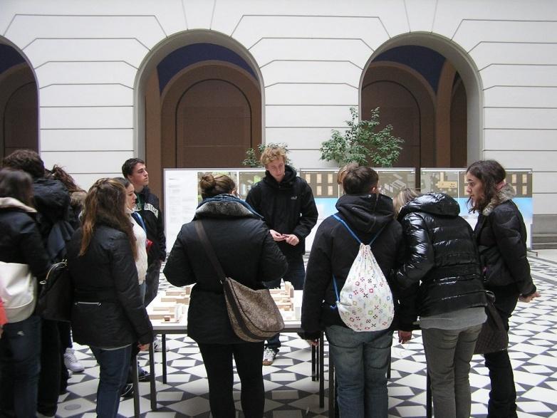 Nach allgemeinen Informationen über TU9 und das Studium in Deutschland durch Mareile Hankeln, hatten die Schüler die Möglichkeit, einigen Testimonials und Mitgliedern