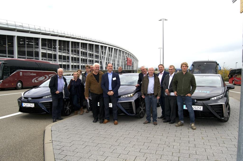 Seite 4 Toyota: Gipfeltreffen der Pioniere Wasserstoff-Symposium zum Antrieb der Zukunft Manfred Richey Das Wichtigste in Kürze Erstes deutschlandweites Treffen für Mirai-Fahrer in Stuttgart Kunden