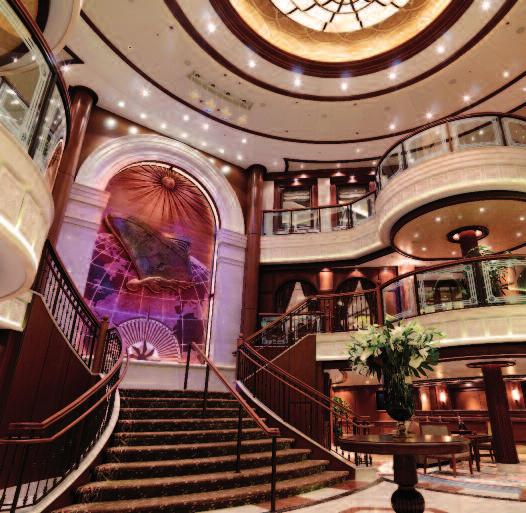 Auf den ersten Blick fällt die atemberaubende Erscheinung von außen und innen ins Auge, zum Beispiel die dreistöckige Grand Lobby mit einem sechs Meter hohen Wandrelief.