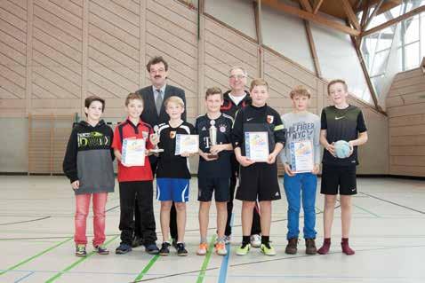 Sport - Schulmeisterschaften Handball Wie jedes Jahr fand für die 5. und 6. Klassen am Tag des Zwischenzeugnisses der Ballspieltag statt.