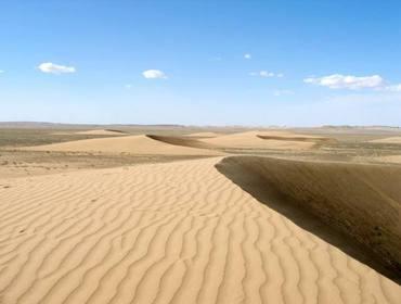 10 kg) kurzer Flug in die Wüste Gobi immer noch einer der unberührtesten Plätze des Landes. Sie bedeckt etwa 30% der Mongolei und ist nach der Sahara die zweitgrößte Wüste der Welt.