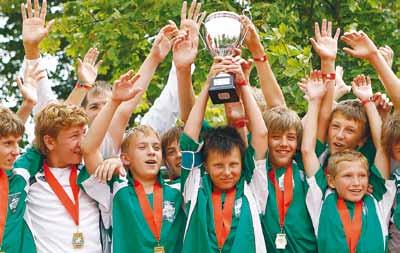 Gegner, gute Trainingsmöglichkeiten, gutes Essen und Bademöglichkeiten und dann möchte man immer sehr gern in der Nähe des Geschehens wohnen, damit man alles in kürzester Zeit erreichen kann.