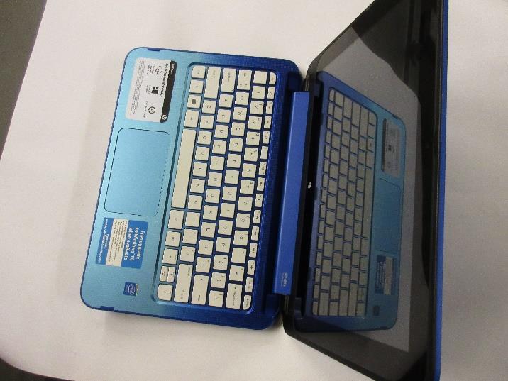Laptop ohne Stützbatterie mit fest eingebauter Hauptenergiequelle, in dem Zustand keine