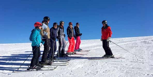 GRUPPENKURSE SKIKURSE FÜR ERWACHSENE In unserer Skischule werden unter Berücksichtigung von Ihren Leistungsmerkmalen, wie Anfänger oder Fortgeschrittener, kleinere Gruppen gebildet.