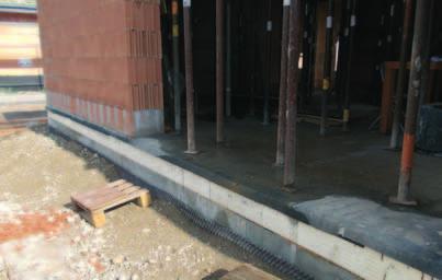 Schwalbenschwänze garantiert MAKOBOARD-CLASSIC eine stoff- und formschlüssige Verbindung zwischen dem Beton und den Schalungsplatten.