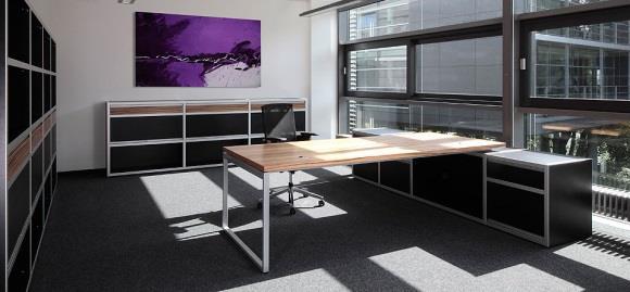 Das Tischsystem ist serienmäßig höheneinstellbar (Verstellbereich: 650 850 mm) und ebenso wie pinatec klappbar: Zwischenlagern oder Umzug, räumliche Veränderungen oder