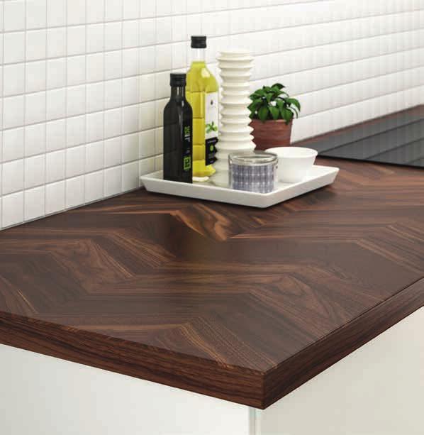 Arbeitsplatten aus Massivholz und Furnier Holz verleiht deiner Küche ein warmes und natürliches Ambiente.