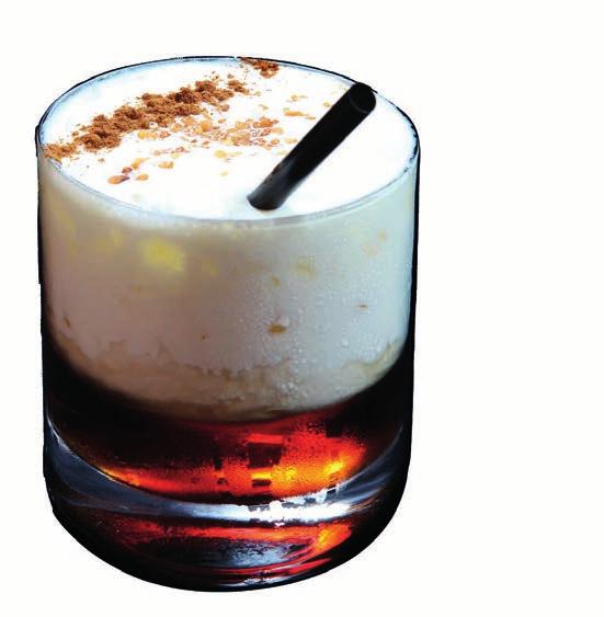 COCKTAILS MIT BASIC TEXTUR IN DER ESPUMA-ANWENDUNG VEGAN WHITE RUSSIAN Für den Drink: 4 cl Vodka 2 cl Kaffeelikör Für das Topping: 5 cl Mandelmilch 1 EL BASIC textur Vodka und Kaffeelikör in einen