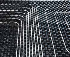 Fußbodenheizung mit Noppe Wand- oder Deckeninstallation Sanierungssysteme Dank der permanenten Weiterentwicklung von Materialien und Systemen stehen heute energiesparende und effiziente