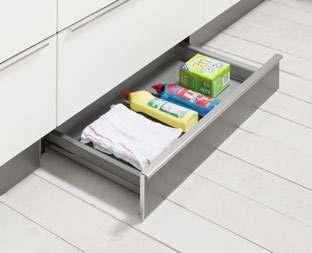 large pull-out Stollenschrank mit