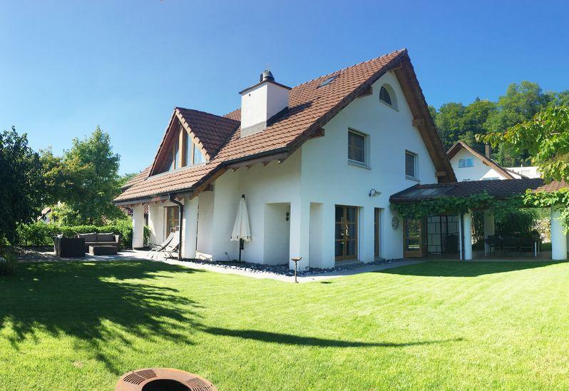 Exposé Verkauf Einfamilienhaus Furenstrasse 33, 8707 Uetikon am See Wohntraum im Grünen, im Villenquartier KEHL Immobilien und Treuhand Seestrasse 145 8703 Erlenbach ZH Telefon +41 (0) 44 915 46 76