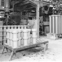1960 Der Wandel zum Kunststoffrohr-Spezialisten Bau des Kunststoffwerkes an der Stiegstraße in Brüggen Bracht. Einstieg in das Geschäft mit hochwertigen PVC Kunststoffrohren.