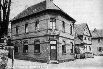 Rippche mit Kraut, en Schobbe und eben auch der Handkäs haben ihre alte Heimstätte in Sulzbach verloren. Geblieben ist das Denkmal der Sulzbacher Käsfraa. Immerhin!