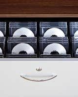 Die Schränke mit Breitwandschüben, organisierbar für CDs sowie die