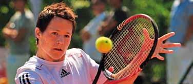 aufschlag forever Raphael Lustenberger, einer der besten zehn Tennisspieler aus der Schweiz, steht auf Energieschub mit Forever.
