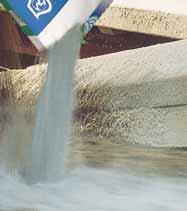 Mapefluid N200 wird nach der Zugabe aller sonstigen Stoffkomponenten (Zement, Zuschläge, Wasser) in die Mischung gegeben. Mapefluid N200 kann auch mit dem Anmachwasser zugegeben werden.