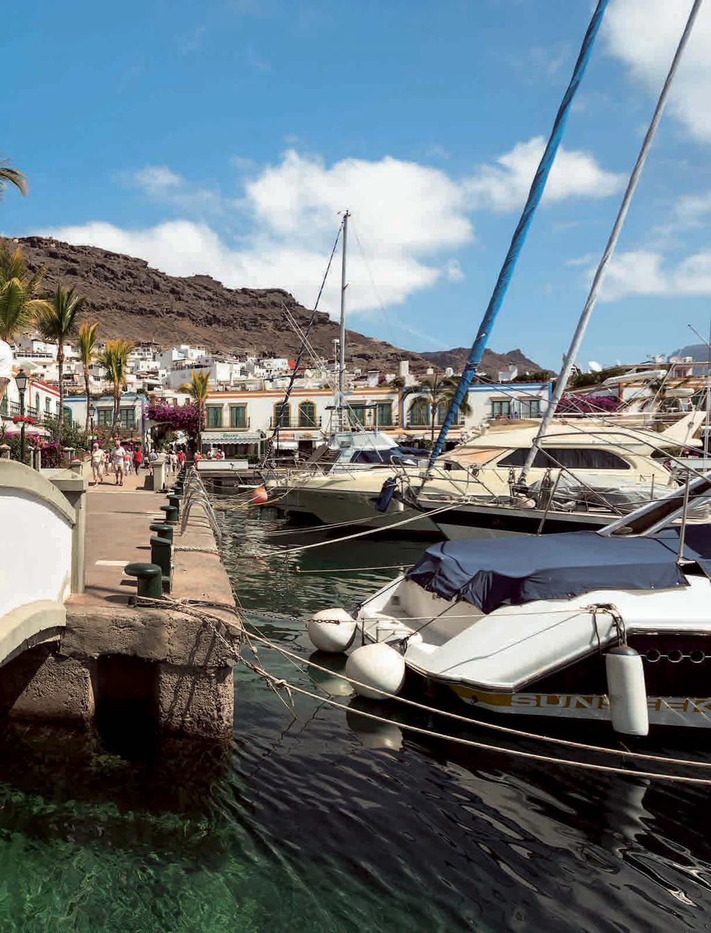 IMPRESSIONEN 12 13 Am Hafenbecken von Puerto de Mogán, Gran Canaria Klein-Venedig wird der im Mündungsbereich des Barranco de Mogán liegende Ort auch genannt.