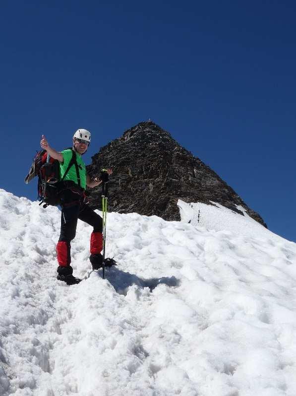 sofort wieder magisch vom höchsten Stubaier Gipfel angezogen. Formschön, sicher relativ leicht zu klettern und nur 125 hm bis zum Gipfelkreuz.