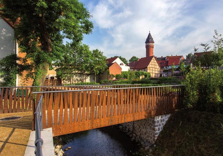 Blick auf Burg Landesgartenschau 2018: Burg lädt ein ins blühende Leben 2018 erblüht die Stadt Burg bei Magdeburg für 170 Tage wie nie zuvor. Vom 21. April bis 7.