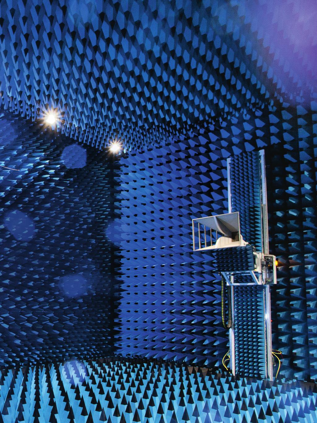 Modernste Antennenmesshalle Europas nimmt Betrieb auf Mit der neuen Halle in seinem Werk Memmingen verfügt Rohde & Schwarz jetzt über eine europaweit einzigartige Einrichtung zur Präzisionsvermessung