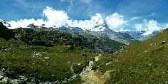 Höhenunterschied: 879 m Anforderungen: (+++) schwierig, teilweise steiler Abstieg Juli bis Oktober Arven- und Lärchenwald, Moränensee Restaurants Gornergrat, Bärghüs Grünsee und Riffelalp Zermatt