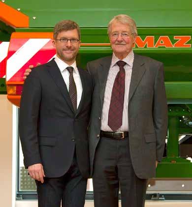 750.000 ZA 2 3 Erfinder des ZA Prof. h.c. (SAA Samara) RAAS Dr. Dr. h.c. Heinz Dreyer (rechts) mit seinem Sohn Dr. Justus Dreyer (links), einem der beiden heutigen Geschäftsführer der AMAZONE Gruppe.