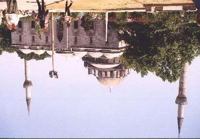 Mittwoch, den 23. Oktober 2002 Beyazit Camii Sultan Mehmet II, Sohn Mehmets des Eroberers, ließ die Moschee Anfang des 16. Jahrhunderts errichten.