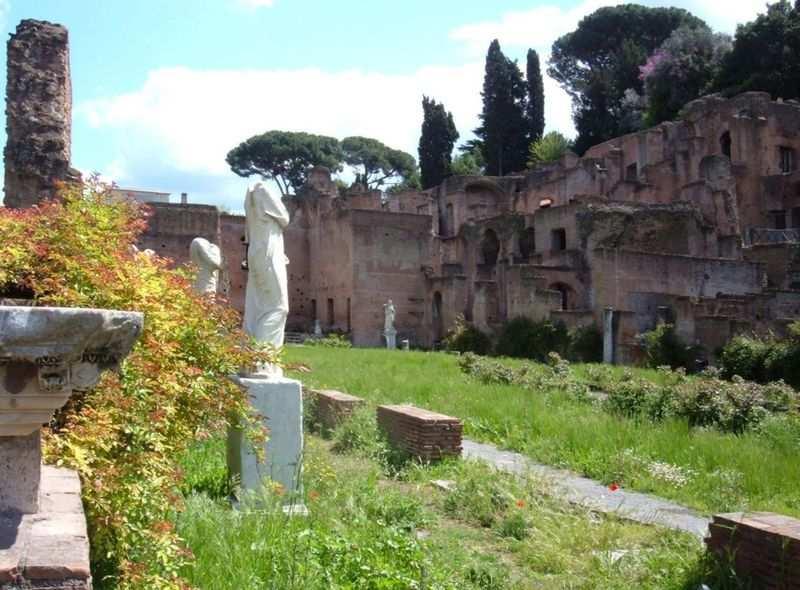 (Reste des Hauses der Vestalinnen auf dem Forum Romanum in Rom) Am 9.