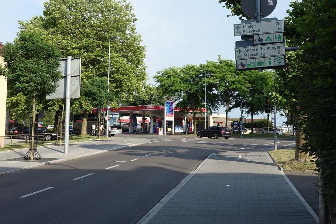 15 Montfortstraße, Esso-Knoten, Eckener Straße 15.