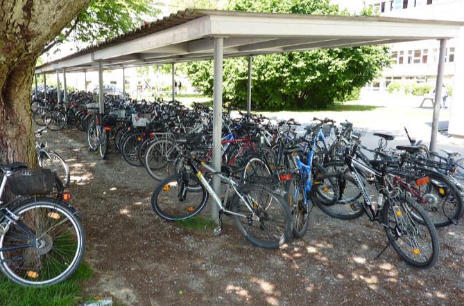 Pflasterflächen gestaltet. Ziele waren insbesondere die Geschwindigkeitsreduzierung des Kfz-Verkehrs und die städtebauliche Aufwertung des Quartiers.