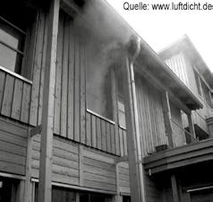 ANFORDERUNGEN Luftdichtheit Gebäudehülle Seit der Wärmeschutzverordnung 99 ist gesetzlich verankert, dass Neubauten luftdicht gebaut werden müssen.
